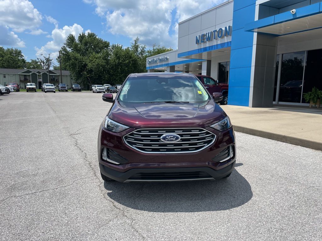2024 Ford Edge Titanium photo 2