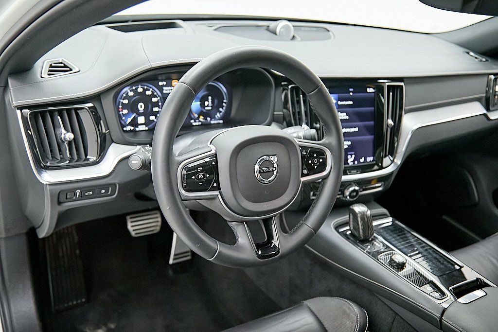 2022 VOLVO S60 - Image 12