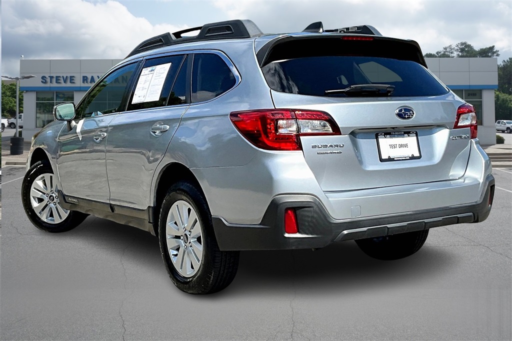 2019 Subaru Outback 2.5i Premium photo 2