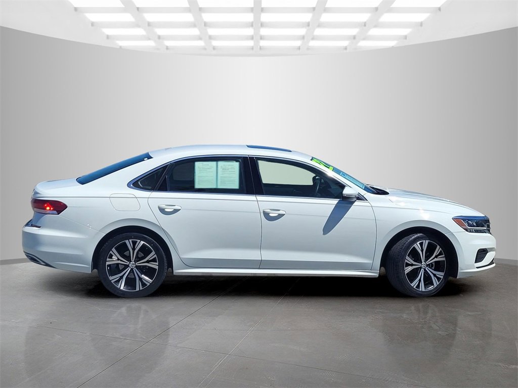 2022 Volkswagen Passat 2.0T SE photo 3