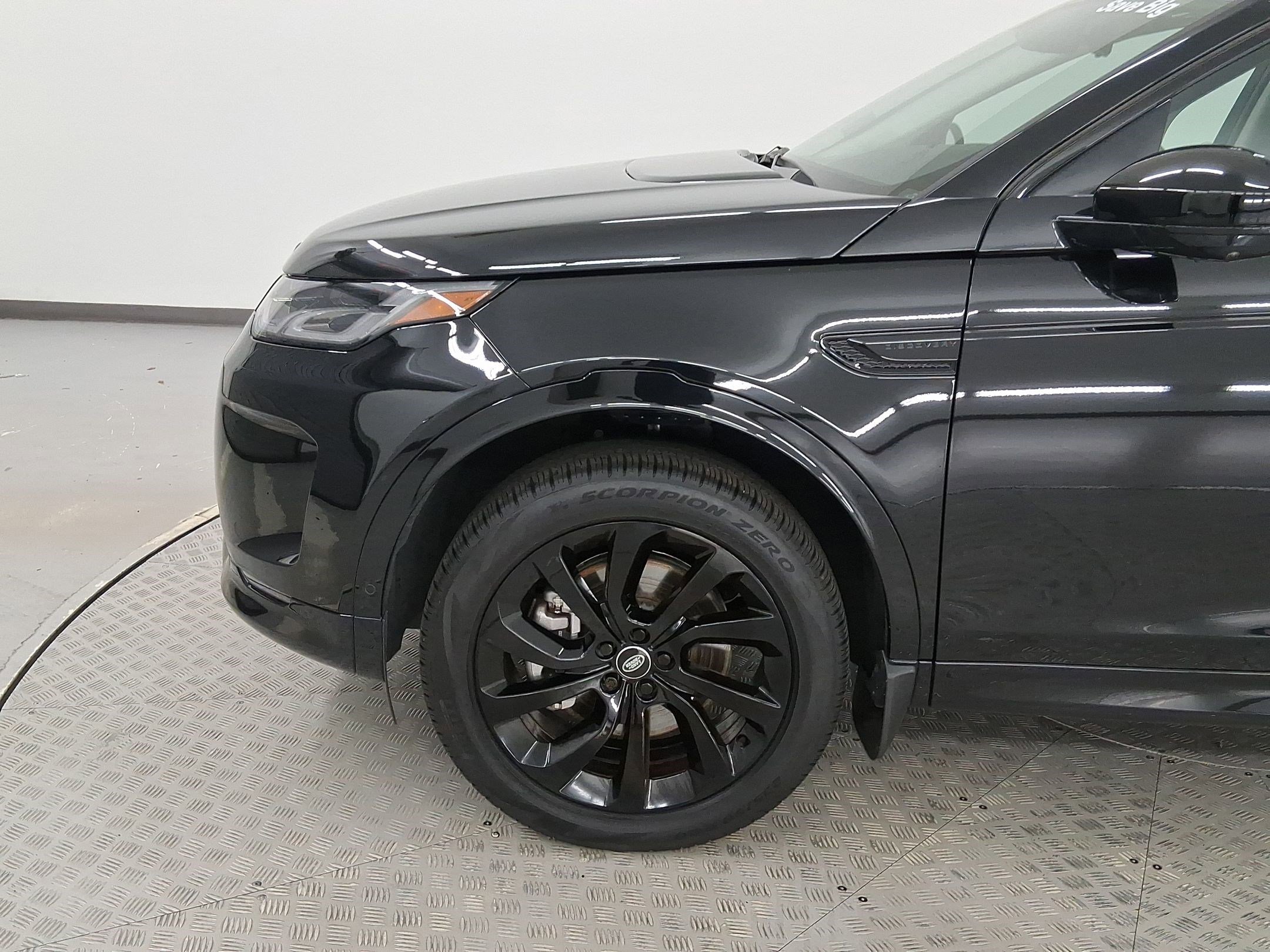 2025 Land Rover Discovery Sport S photo 12
