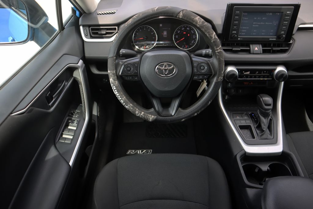 2020 Toyota RAV4 LE photo 19