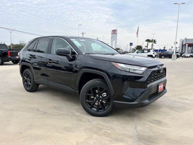 2025 Toyota RAV4 LE's photo