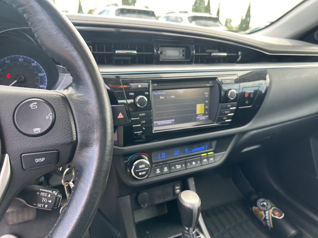 2015 Toyota Corolla L photo 3