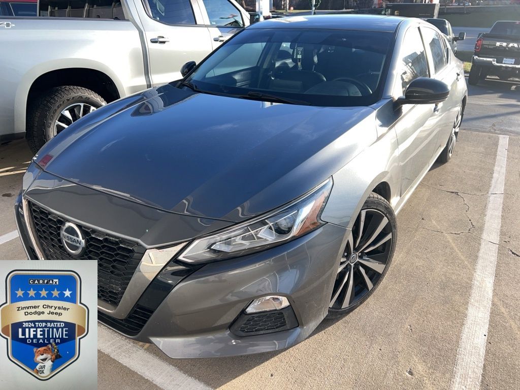 2019 Nissan Altima SR's photo