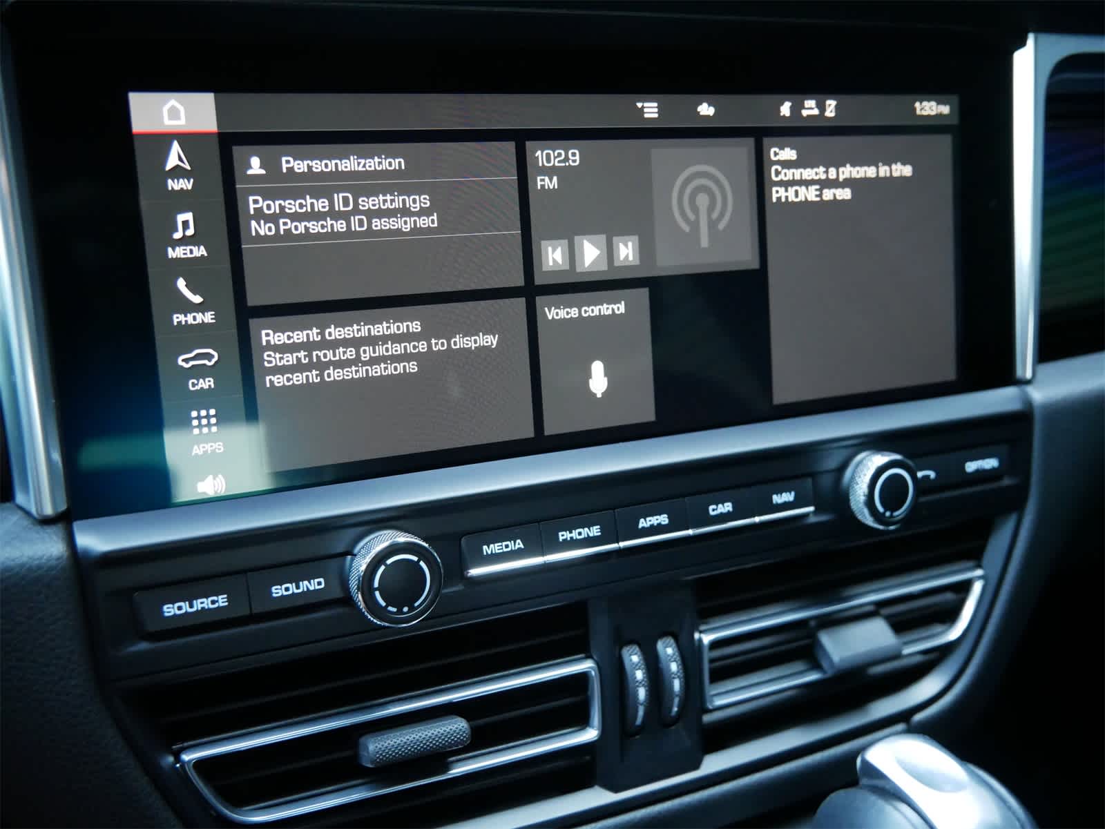2021 Porsche Macan Base photo 15
