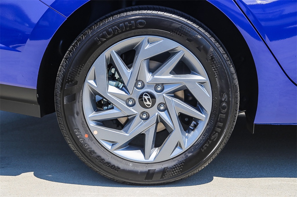 2025 Hyundai Elantra Blue SEL Sport photo 10