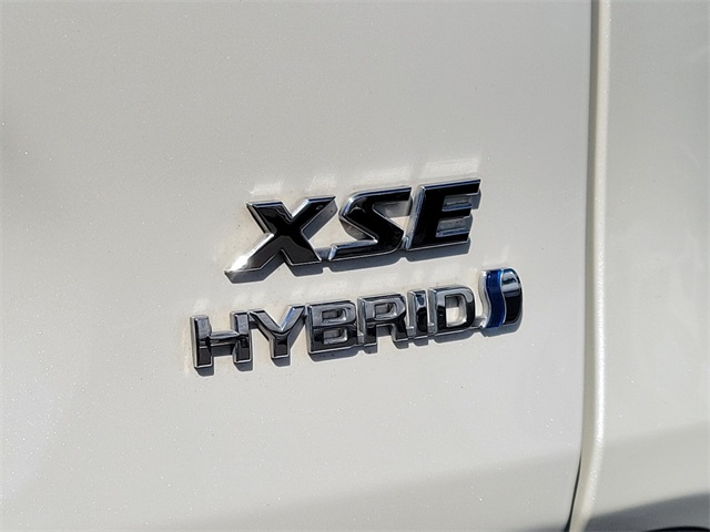 2022 Toyota RAV4 Hybrid XSE photo 11