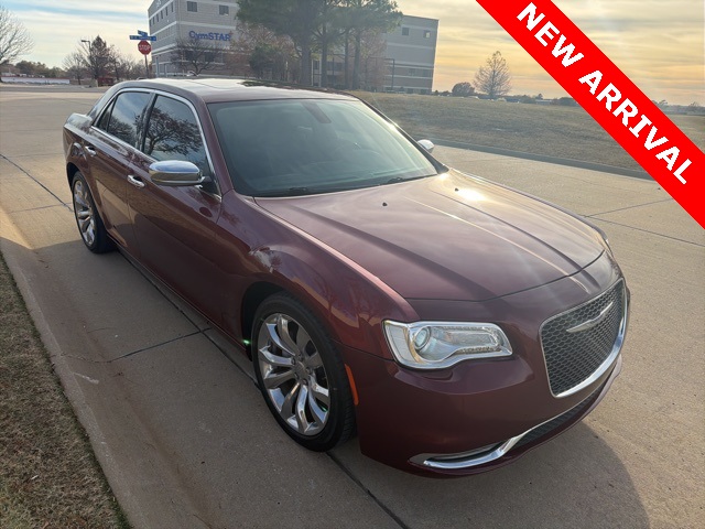 2019 Chrysler 300 Limited's photo