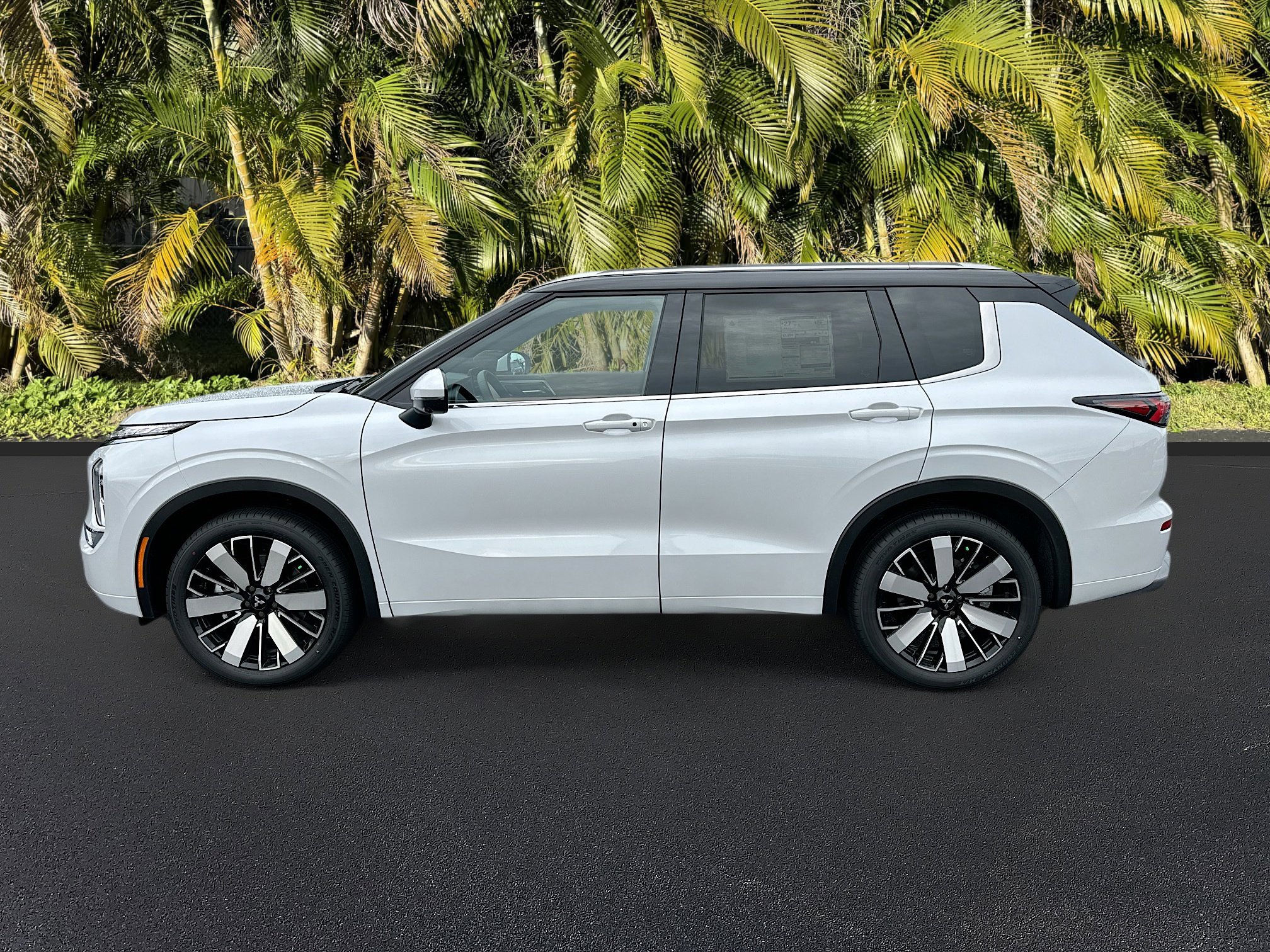 2025 Mitsubishi Outlander SEL photo 2