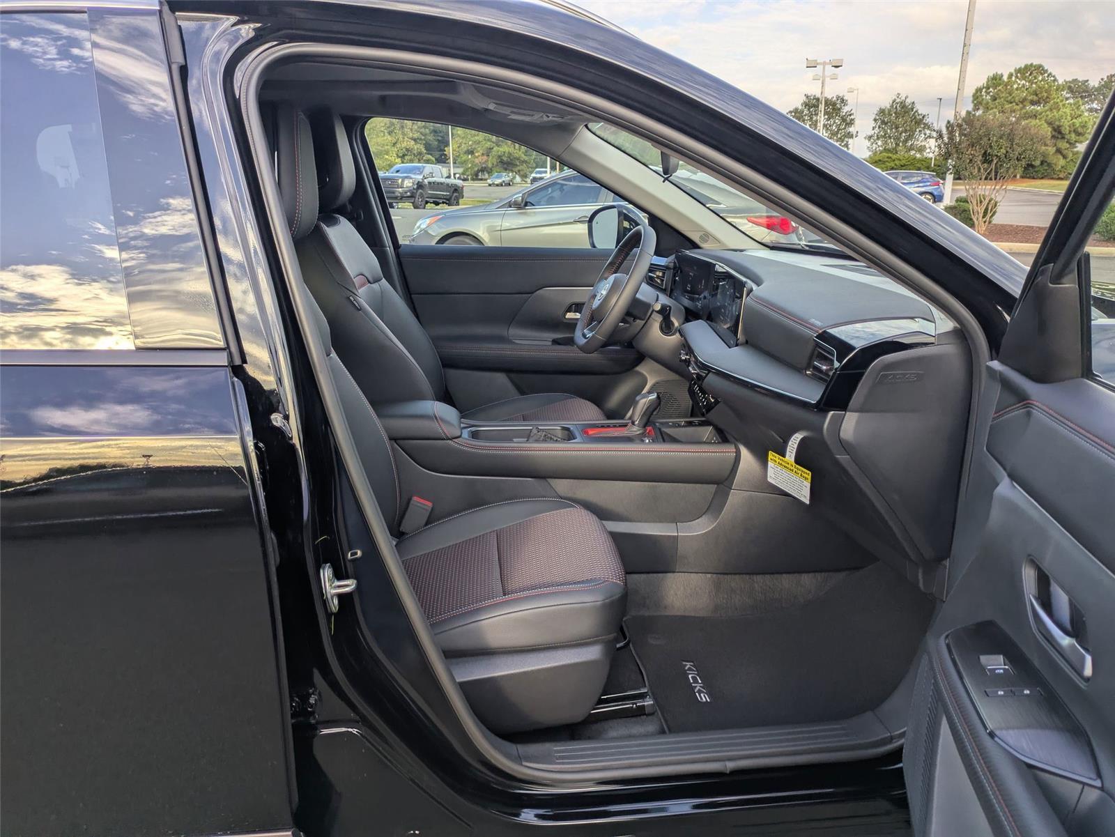 2026 Nissan Kicks SR photo 26