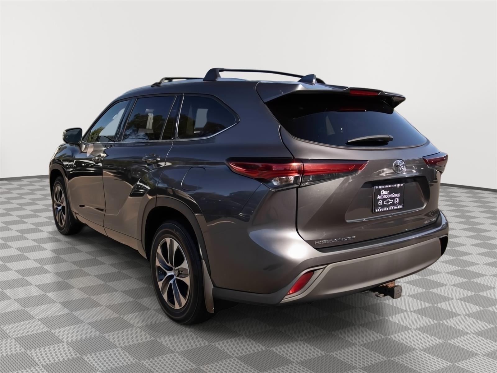 2021 Toyota Highlander XLE photo 19