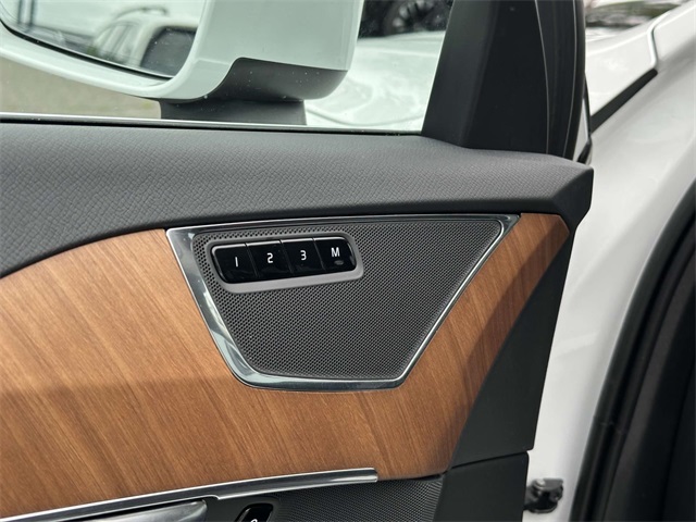 2023 Volvo XC90 Recharge T8 Plus photo 14