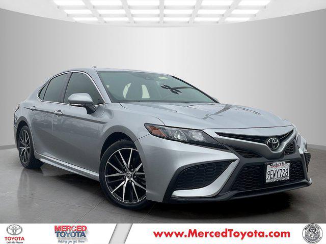 2023 Toyota Camry SE's photo