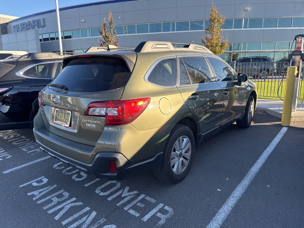 2018 Subaru Outback 2.5i Premium photo 3