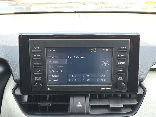 2021 Toyota RAV4 XLE photo 26