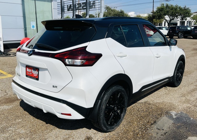 2021 Nissan Kicks SR photo 4