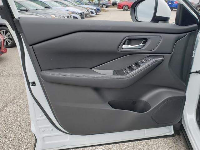 2025 Nissan Rogue SV photo 10