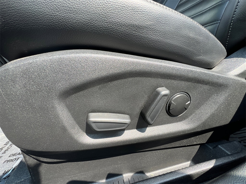 2024 Ford Edge SEL photo 18