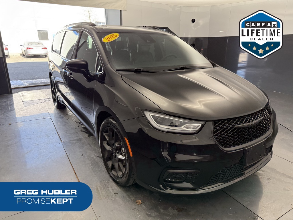 2025 Chrysler Pacifica Limited's photo