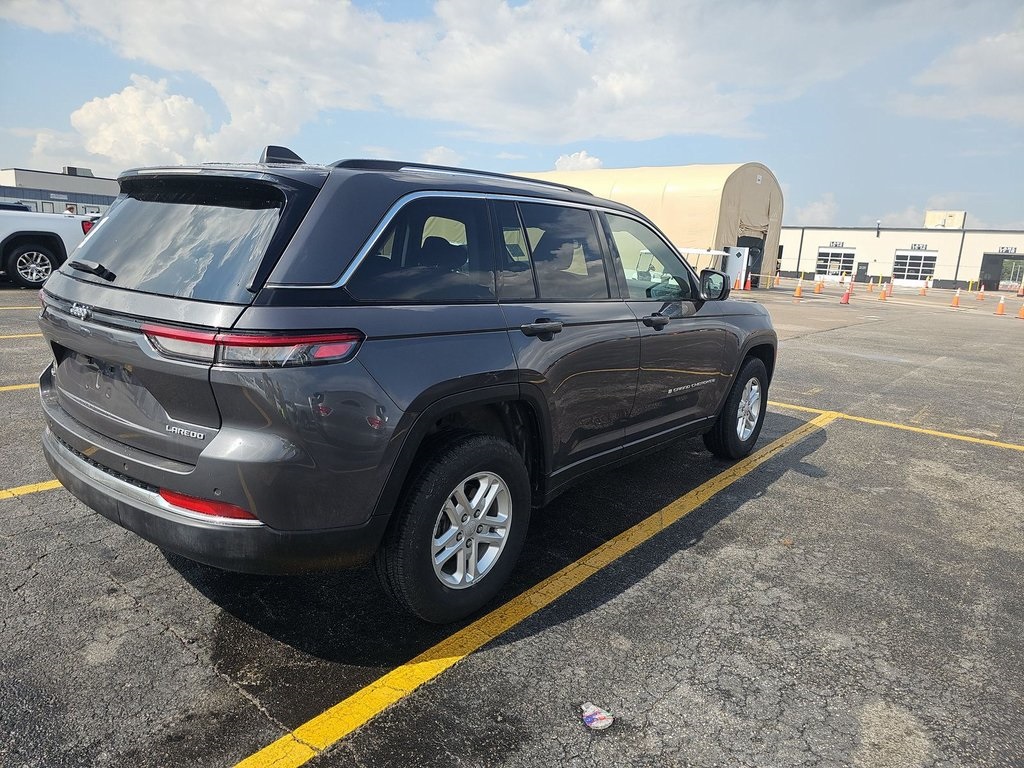 2024 Jeep Grand Cherokee Laredo photo 3