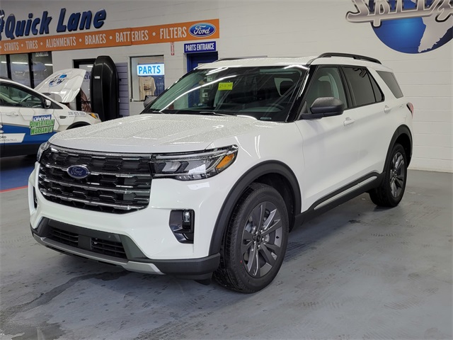 2025 Ford Explorer photo 8