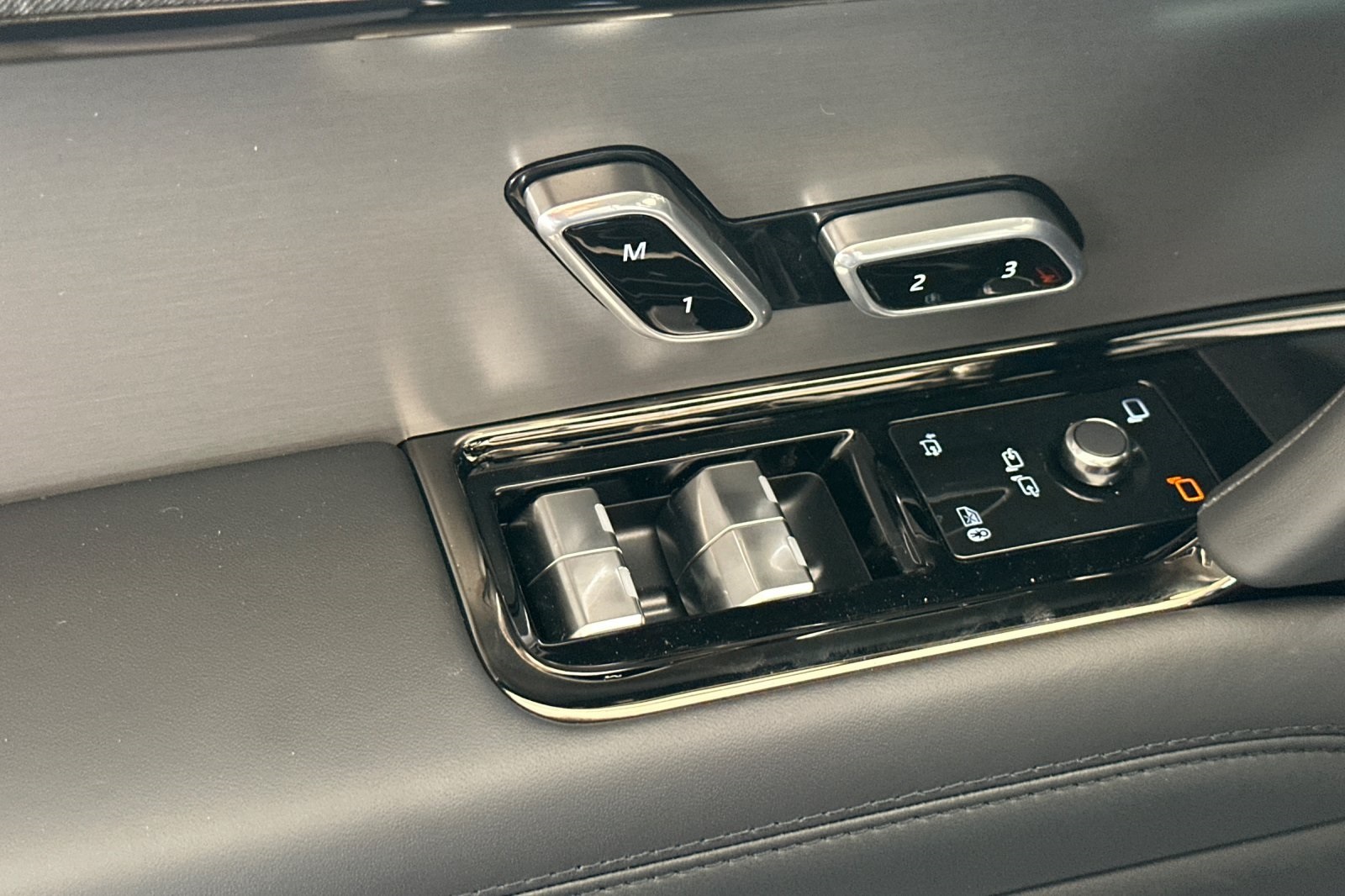 2025 Land Rover Range Rover Sport SE photo 11