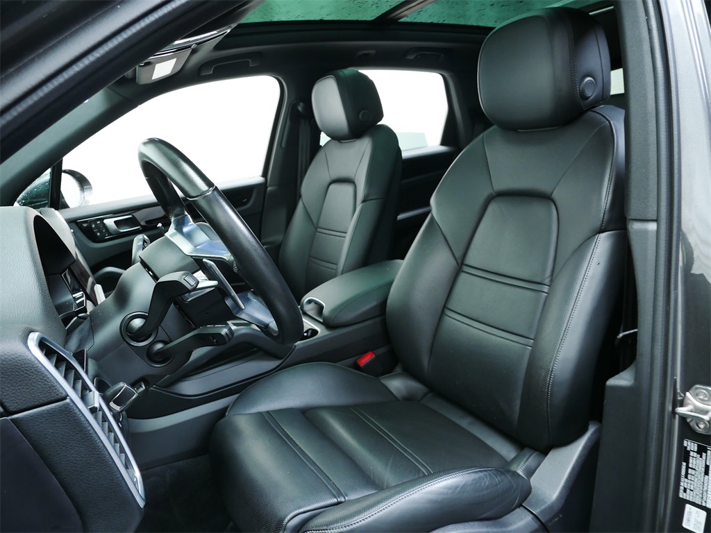 2022 Porsche Cayenne photo 5