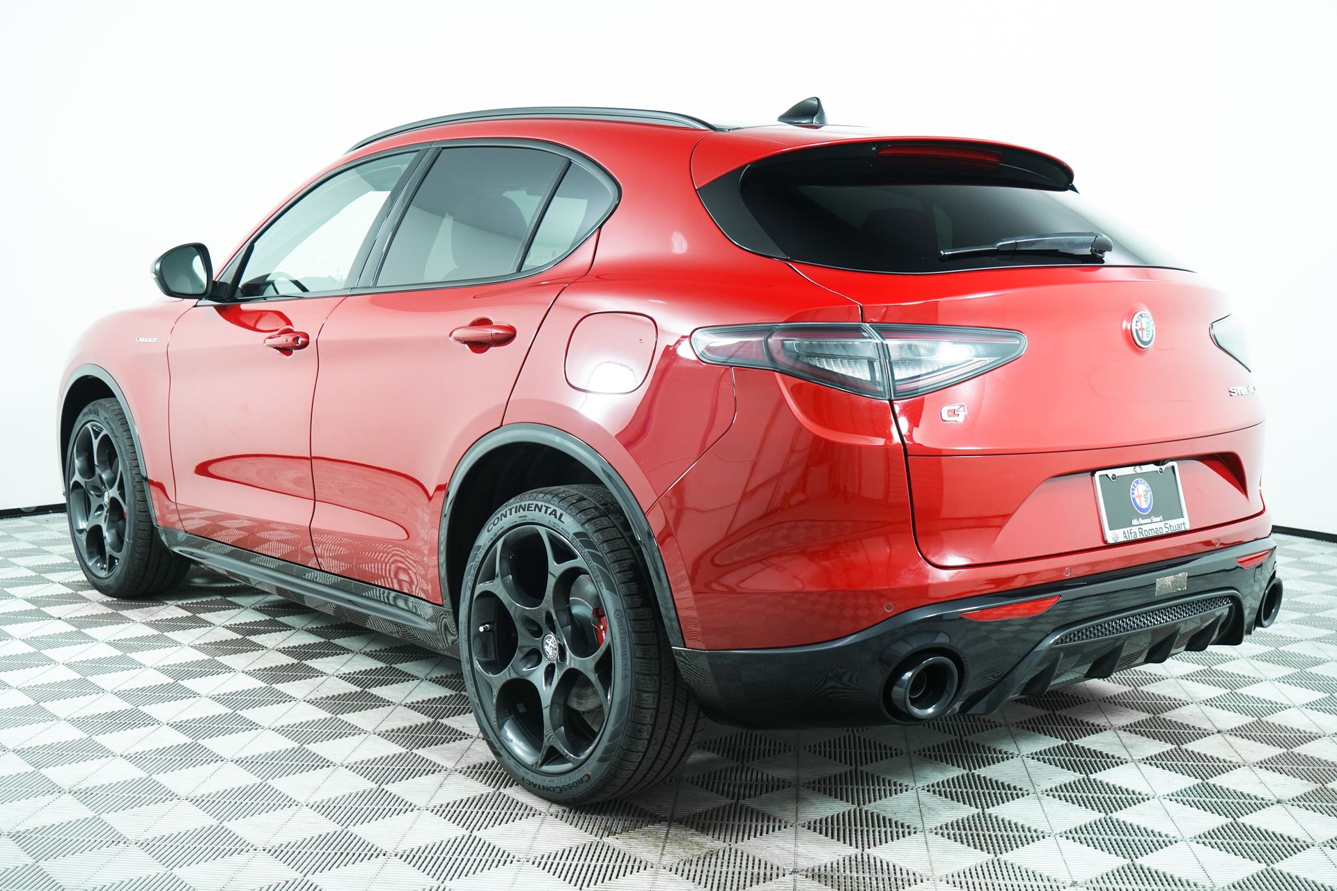 2024 Alfa Romeo Stelvio photo 4