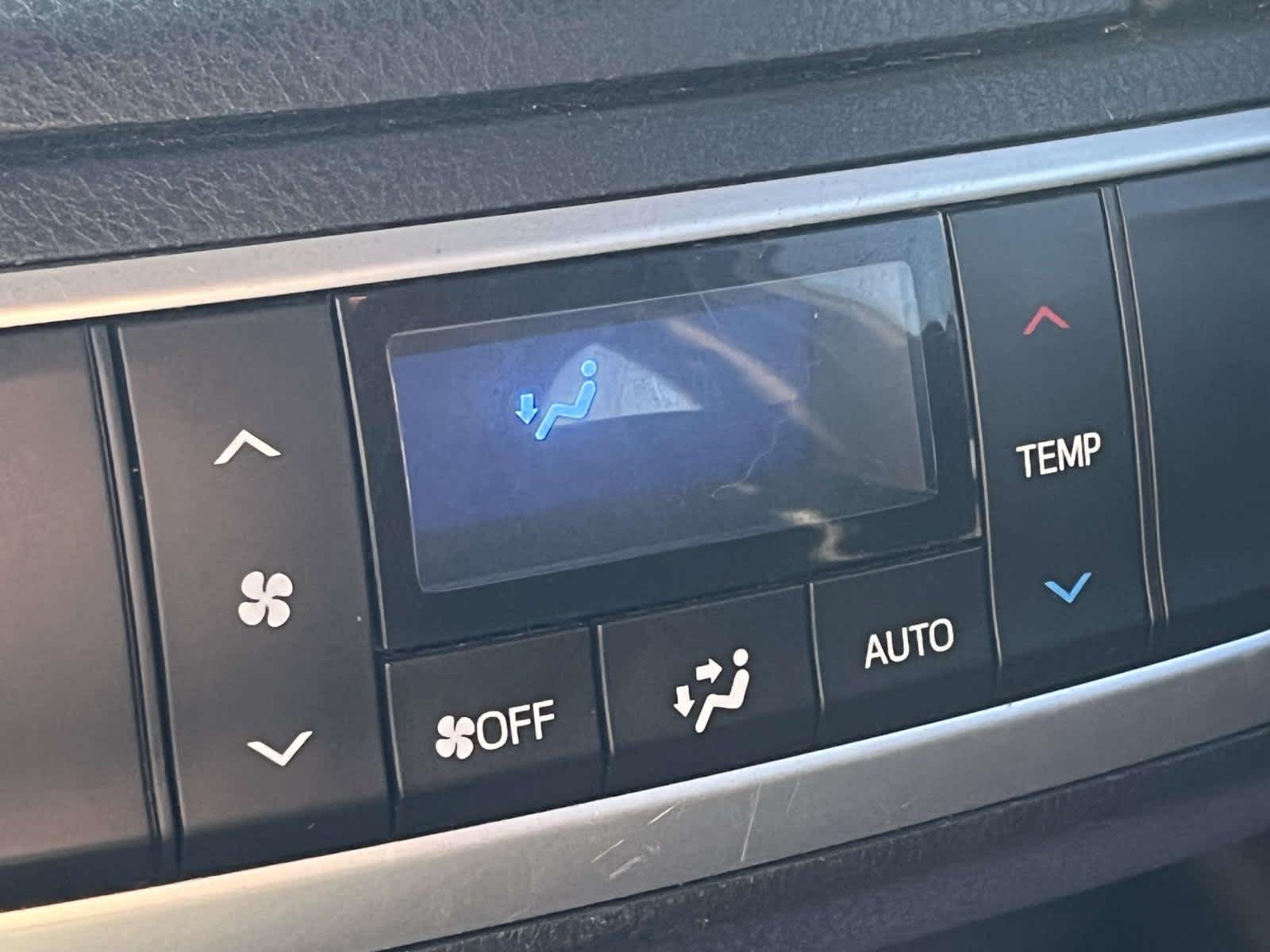 2018 Toyota Highlander SE photo 22