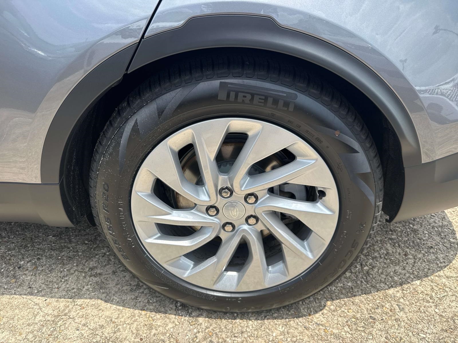 2025 Land Rover Discovery S photo 3