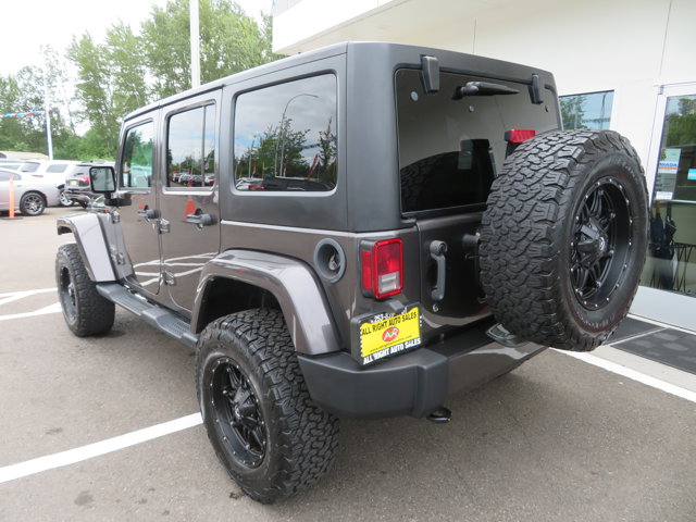 2017 Jeep Wrangler Unlimited Sahara photo 3