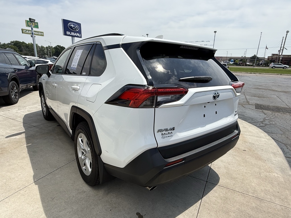 2020 Toyota RAV4 Hybrid XLE photo 3
