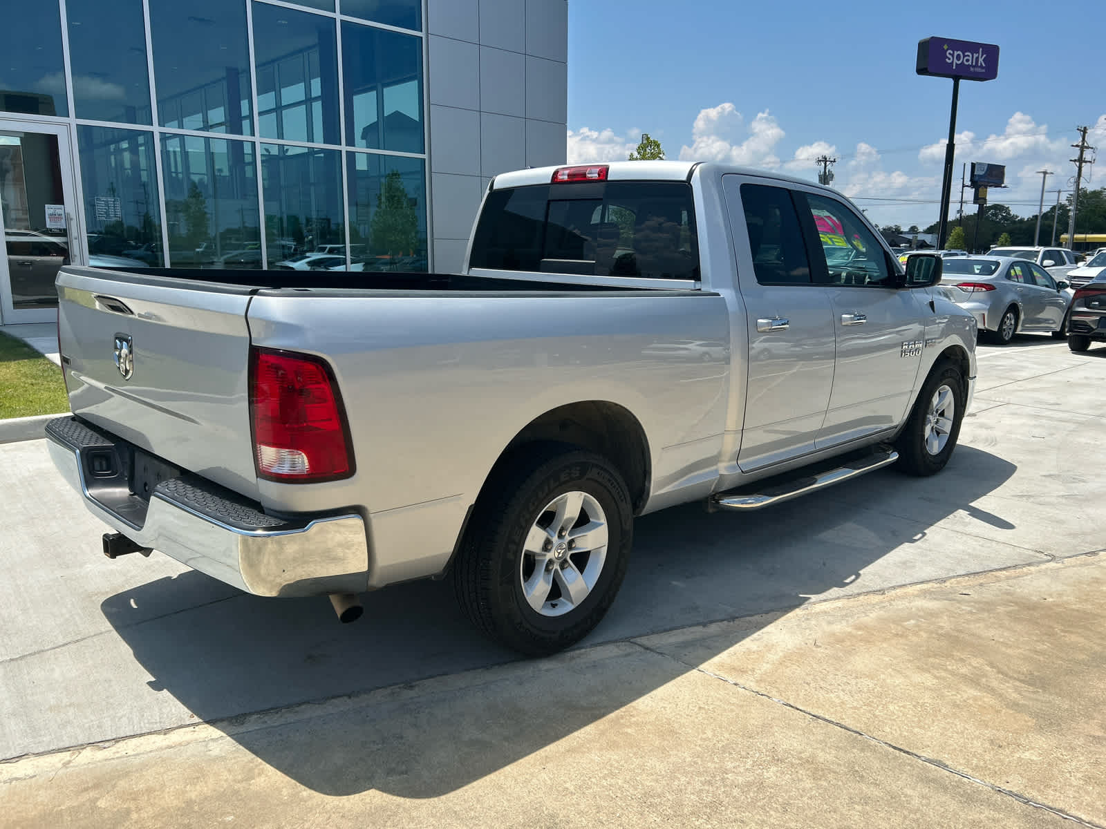 2017 Ram 1500 SLT photo 6