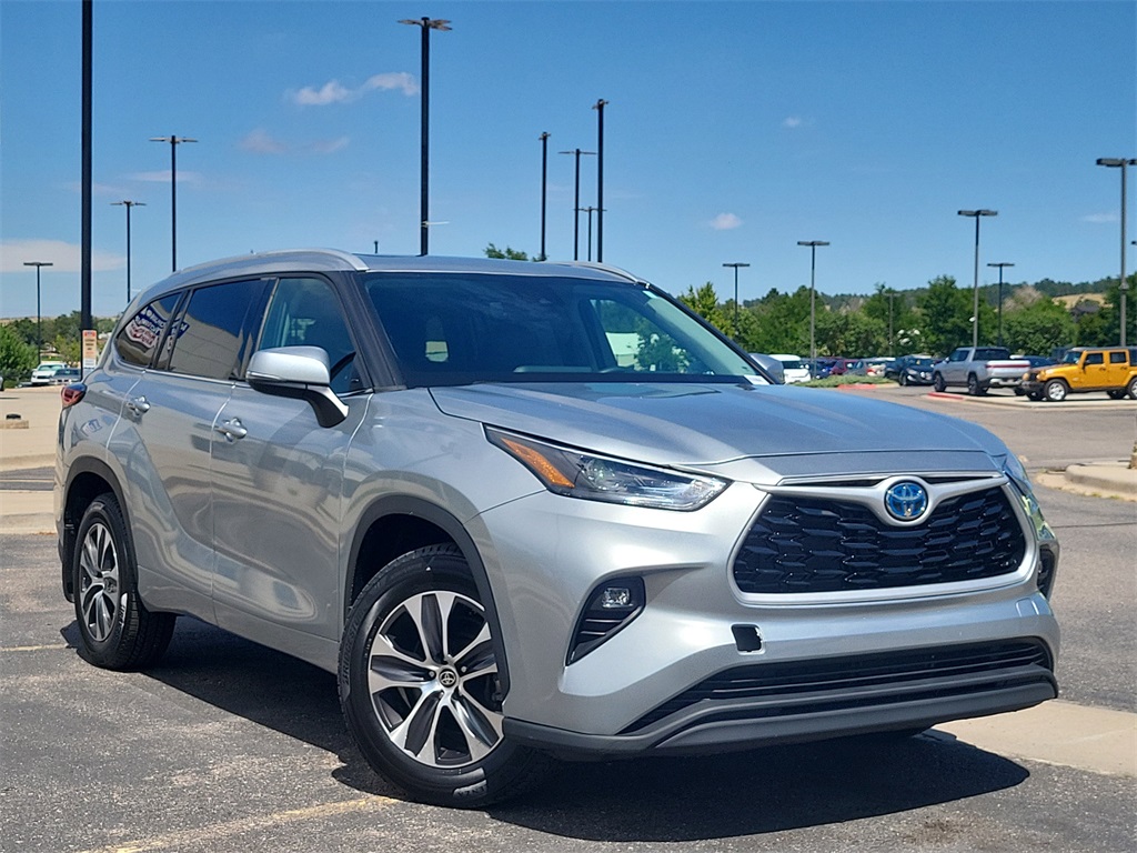 2022 Toyota Highlander Hybrid XLE photo 2