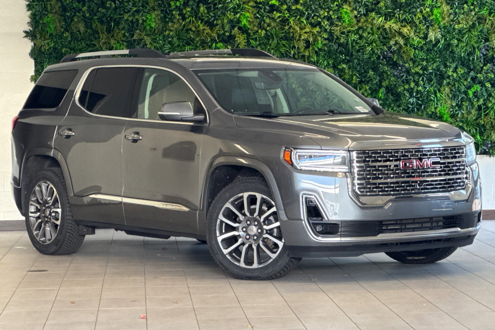 2020 GMC Acadia Denali's photo