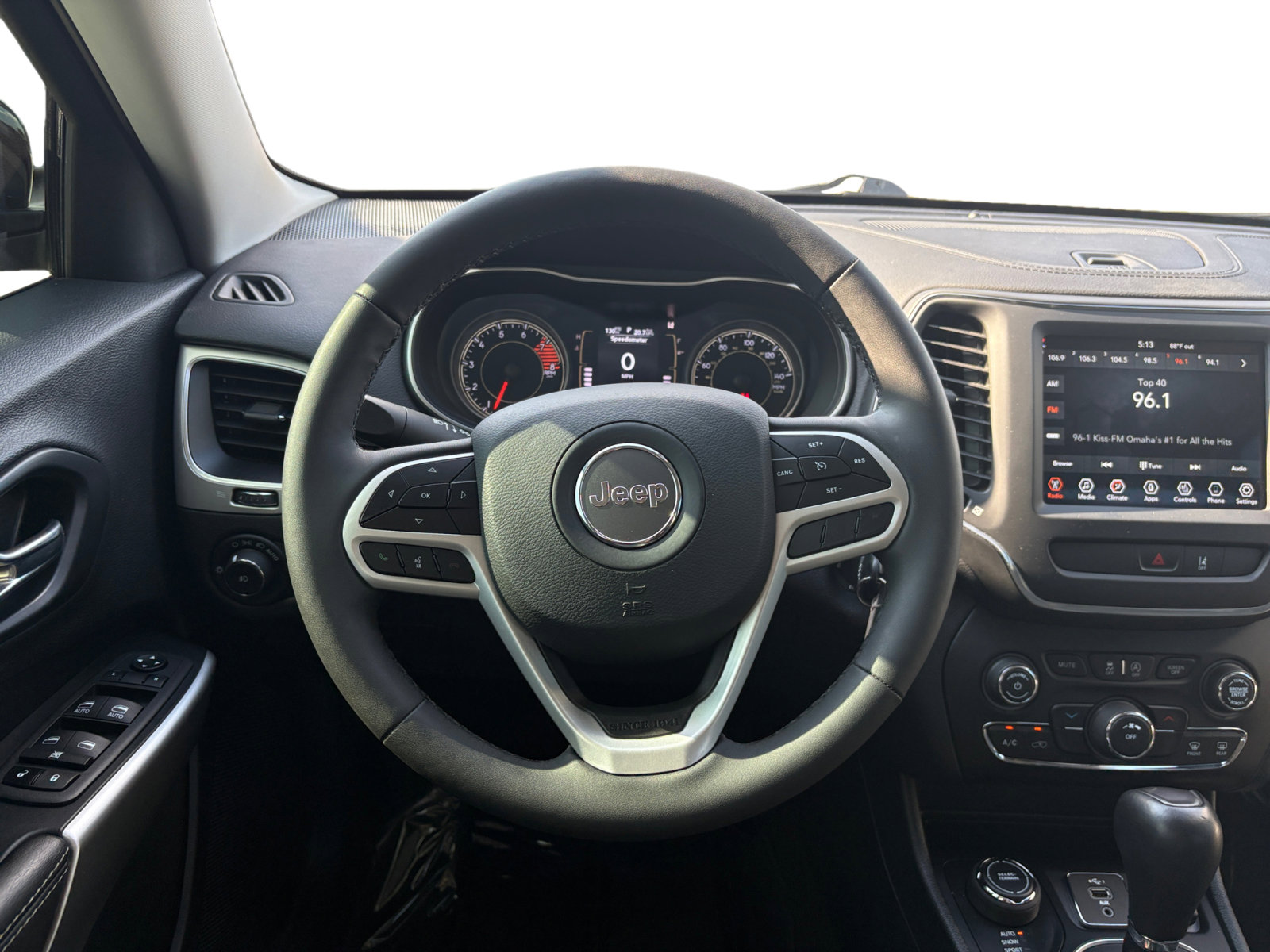 2022 Jeep Cherokee X photo 2