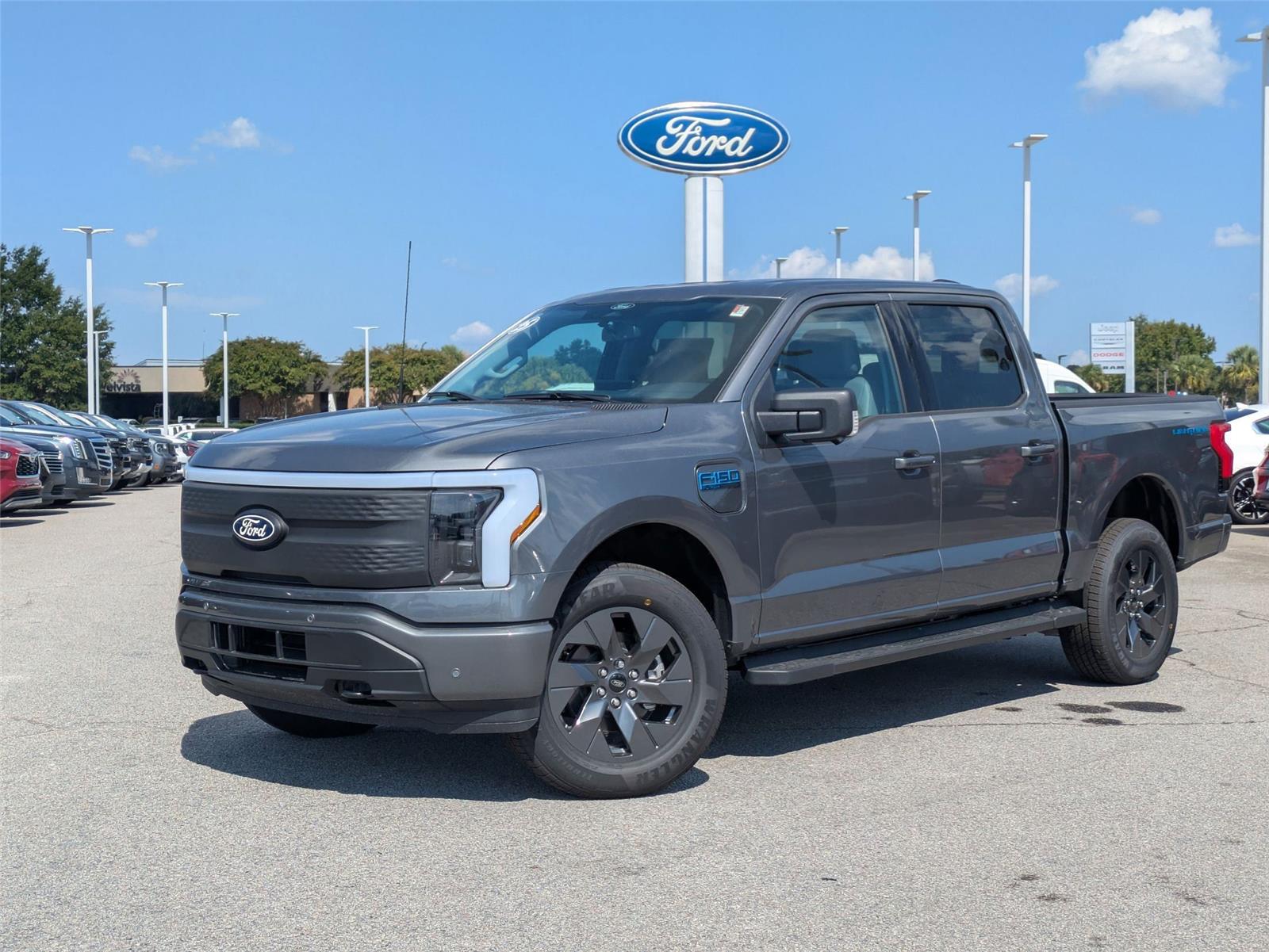 2025 Ford F-150 Lightning Flash's photo