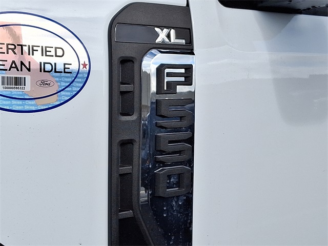 2026 Ford F-550 photo 3
