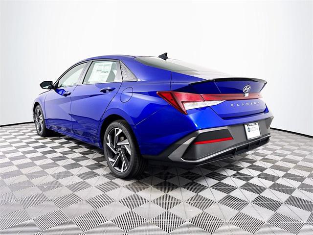 2025 Hyundai Elantra SEL Sport photo 3