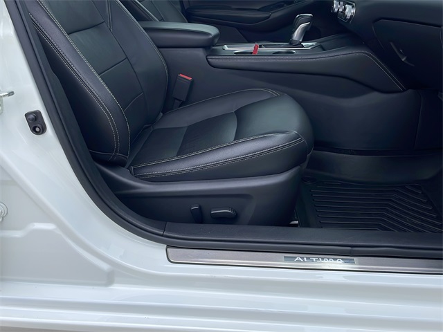 2019 Nissan Altima 2.5 Platinum photo 18