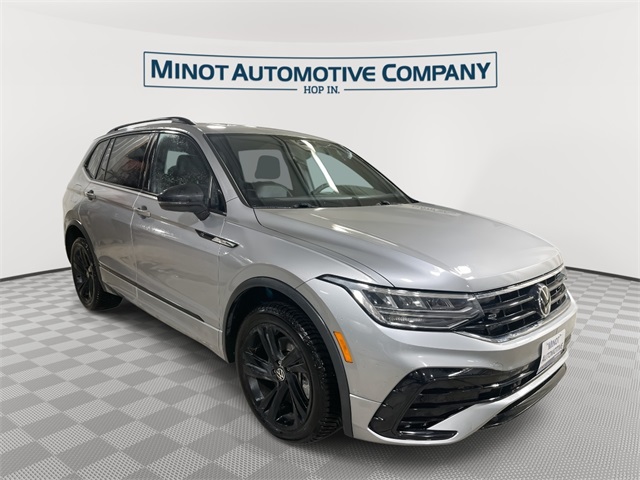 2023 Volkswagen Tiguan SE R-LINE BLACK's photo