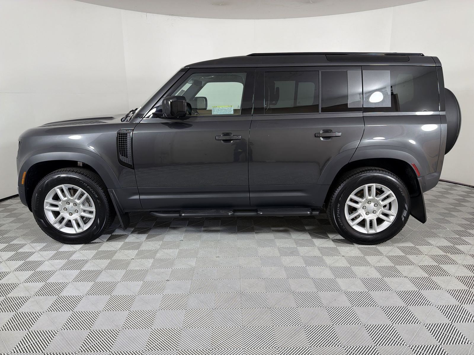 2025 Land Rover Defender 110 S photo 2