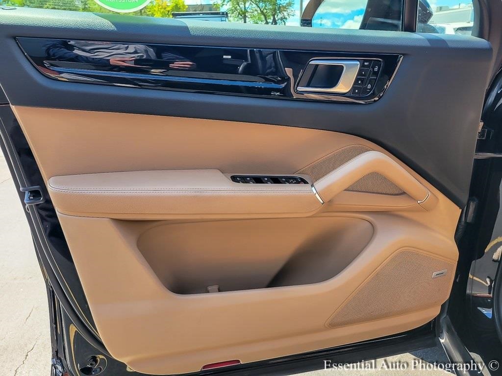 2021 Porsche Cayenne Coupe Base photo 18