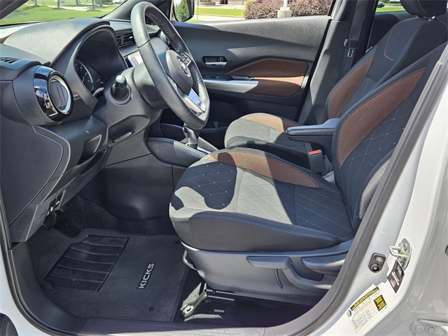 2020 Nissan Kicks SR photo 4