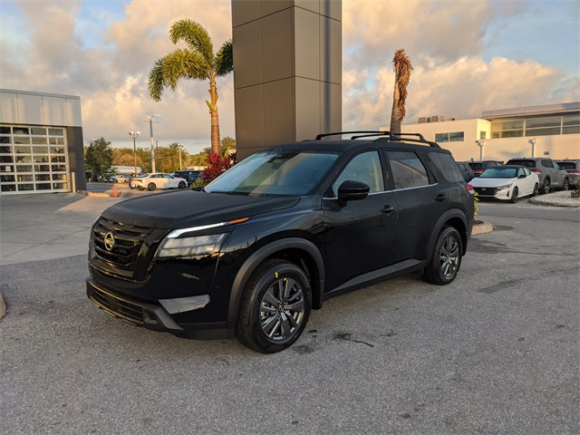 2025 Nissan Pathfinder SV photo 2