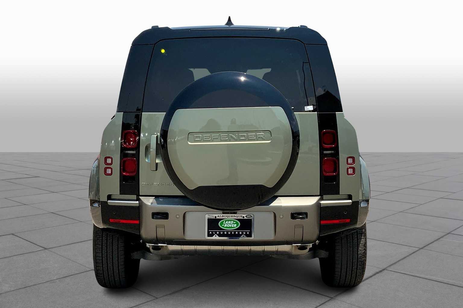 2025 Land Rover Defender X-Dynamic SE photo 4
