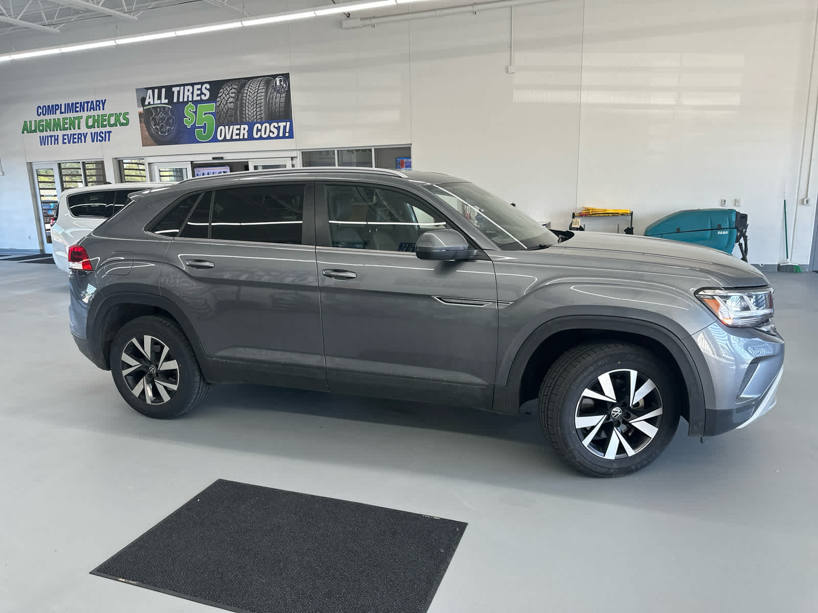 2022 Volkswagen Atlas Cross Sport SE photo 4