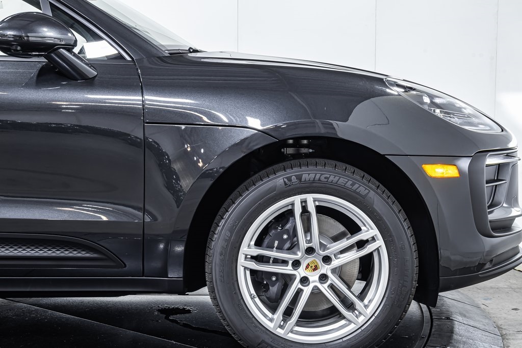 2025 Porsche Macan T photo 10