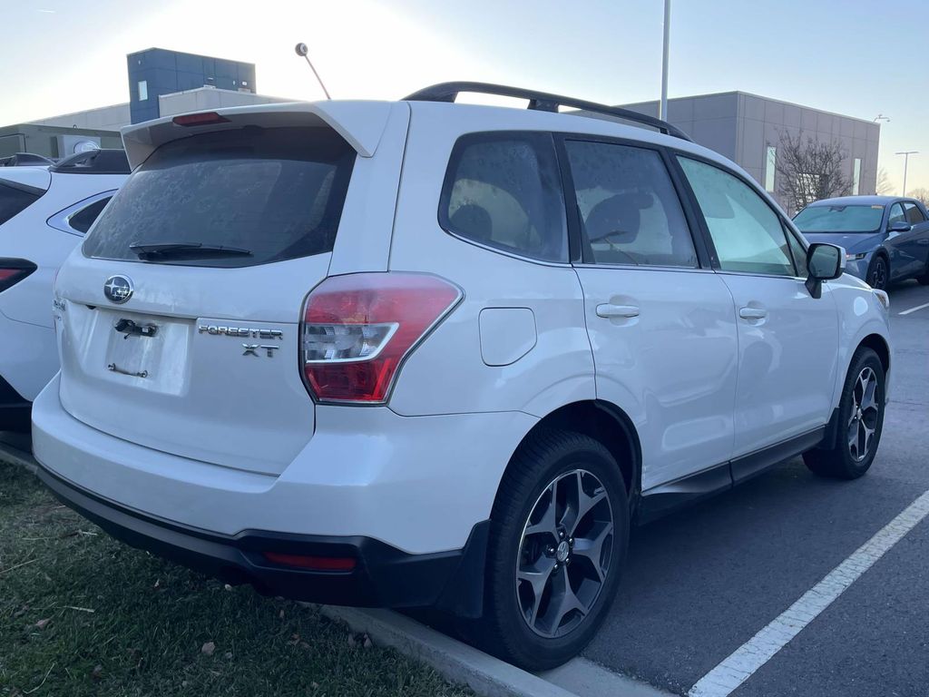 2015 Subaru Forester 2.0XT Premium photo 4